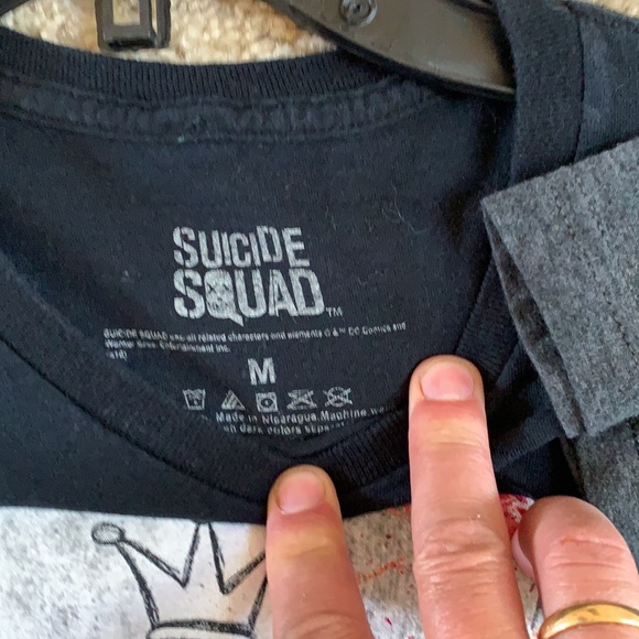 Two T-shirts one small one medium both like new - Picture 2 of 3